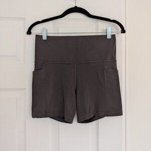 Athleta Salutation Stash 5" Short